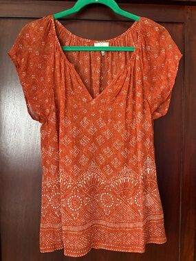 Joie Women's Rust Orange V-Neck Short Sleeve Top. 100% Silk. Size M